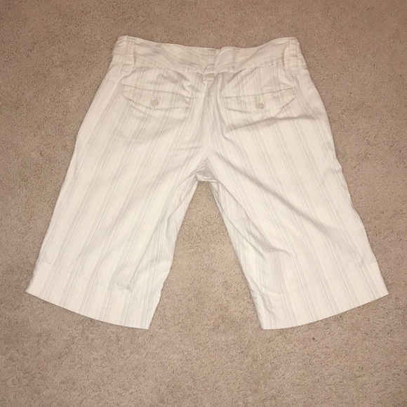 Bermuda Shorts...like new!! - Picture 2 of 7